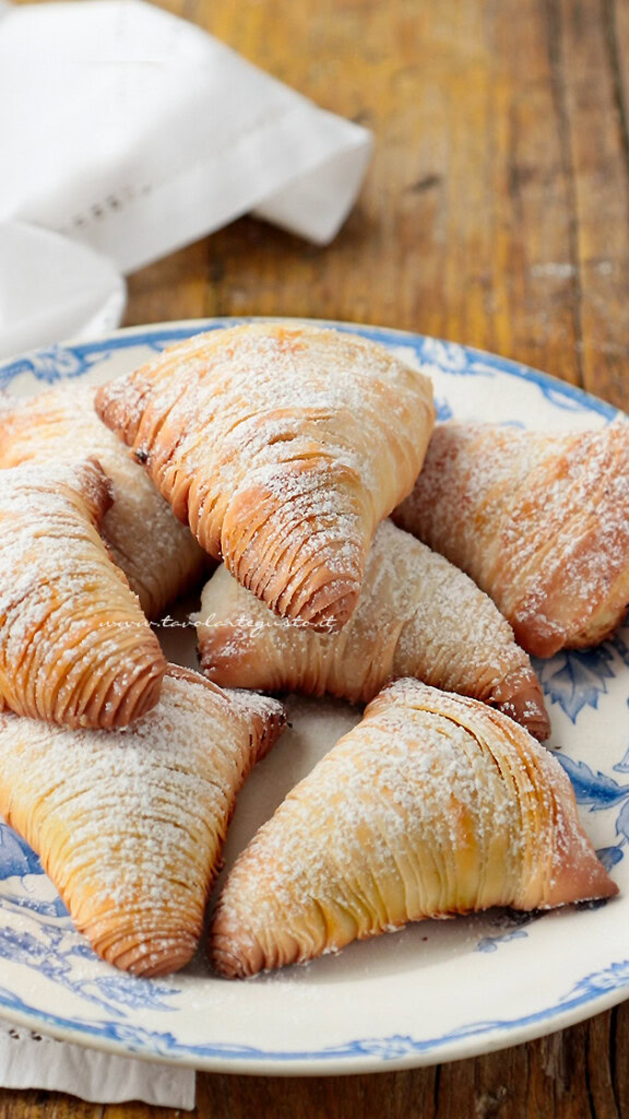 Sfogliatelle Ricce Napoletane La Ricetta Originale Tavolartegusto