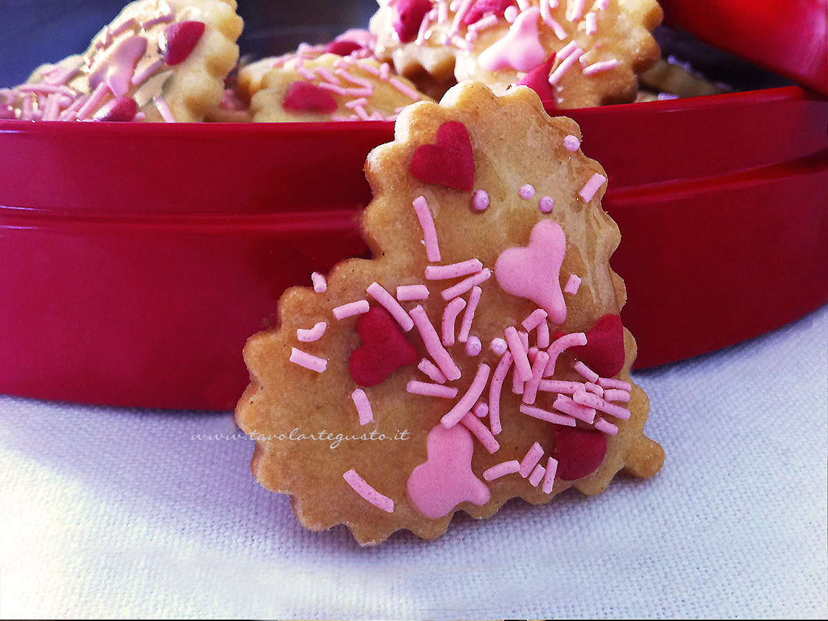 Biscotti di san valentino decorati