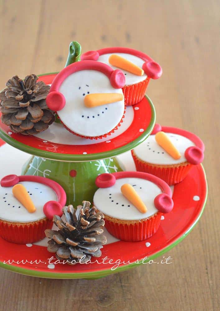 Cupcakes Natalizi decorati in Pasta di zucchero - Cupcakes di Natale
