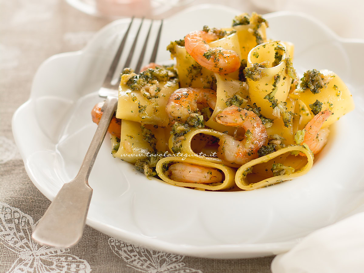 calamarata con gamberi e broccoli