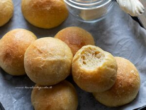 Panini All'olio Sofficissimi, La Ricetta Facile (restano Morbidi A Lungo!)