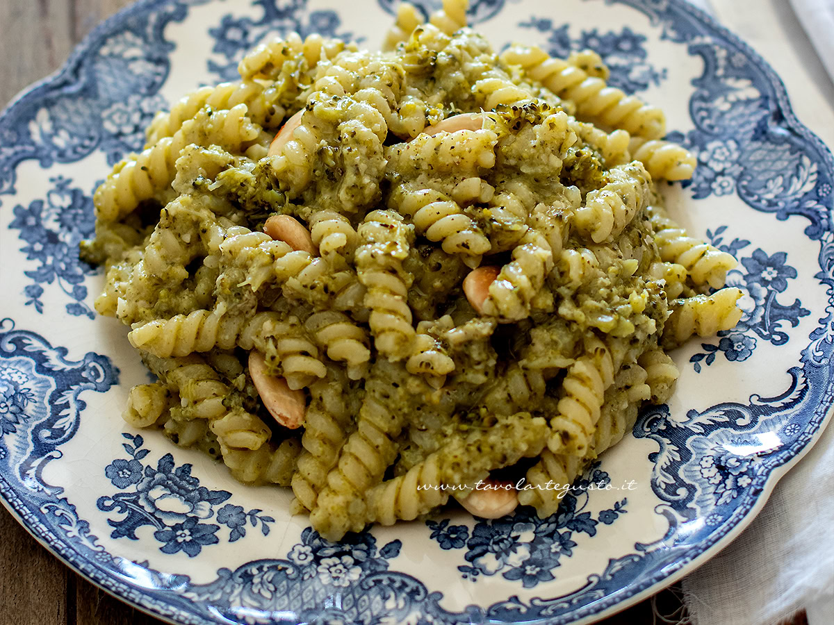 pasta con broccoli alla napoletana ( cremosa)