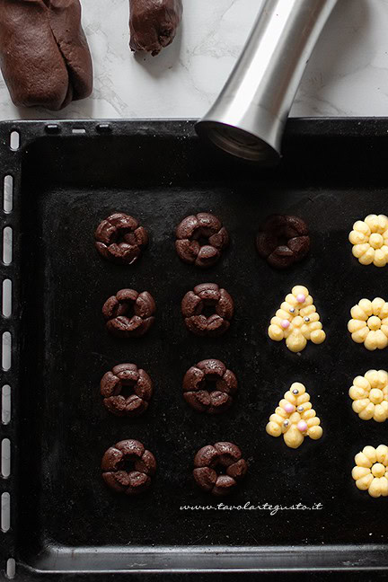 Biscotti con la sparabiscotti: la ricetta perfetta e tutti i consigli