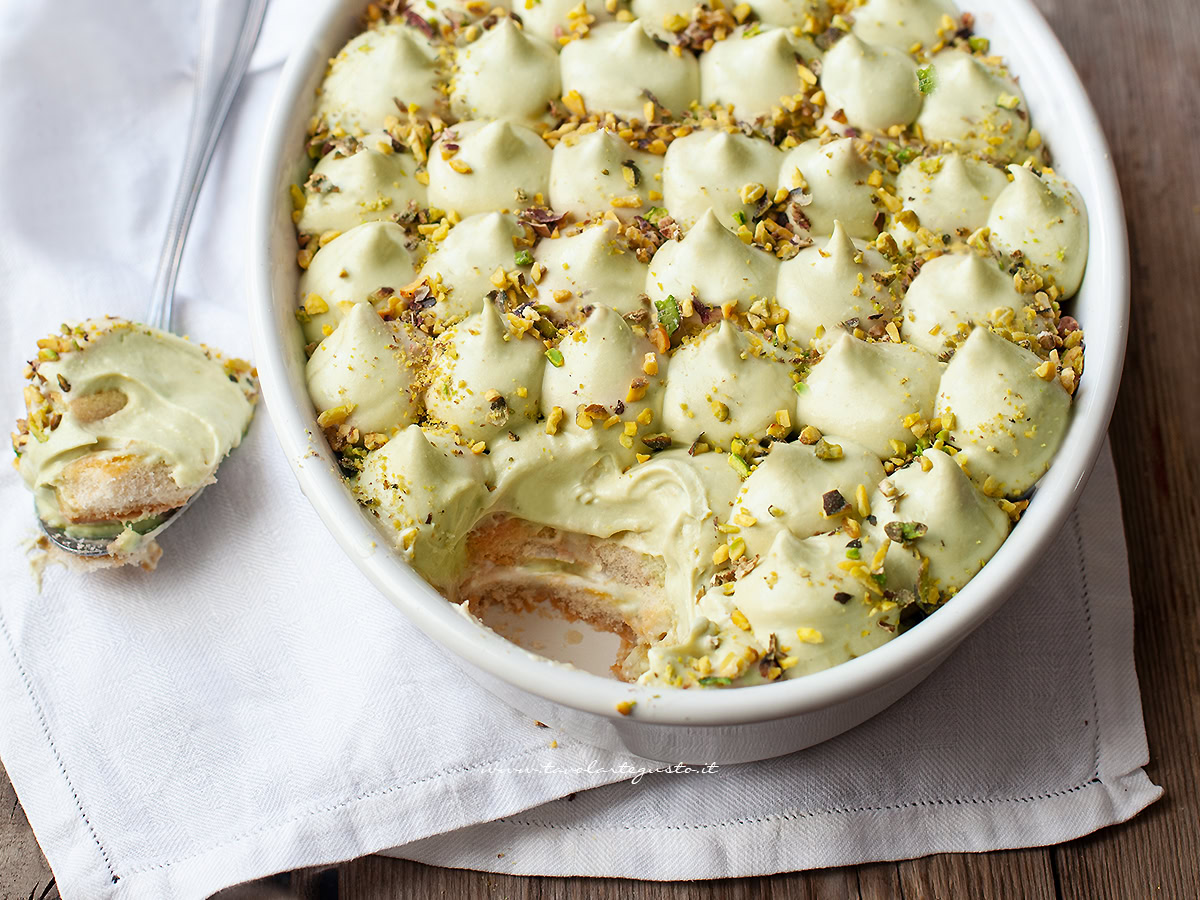 Tiramisù al pistacchio senza caffè