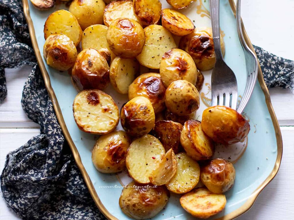 Patate Novelle Al Forno Croccanti E Profumate La Ricetta Perfetta E Veloce