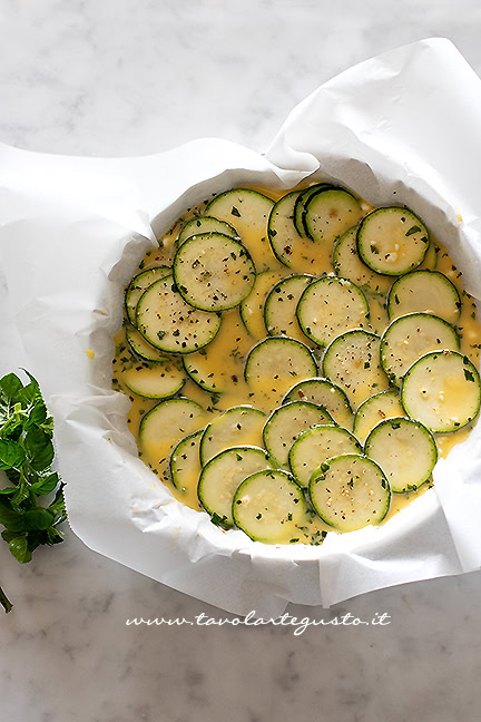 cuocere la frittata di zucchine