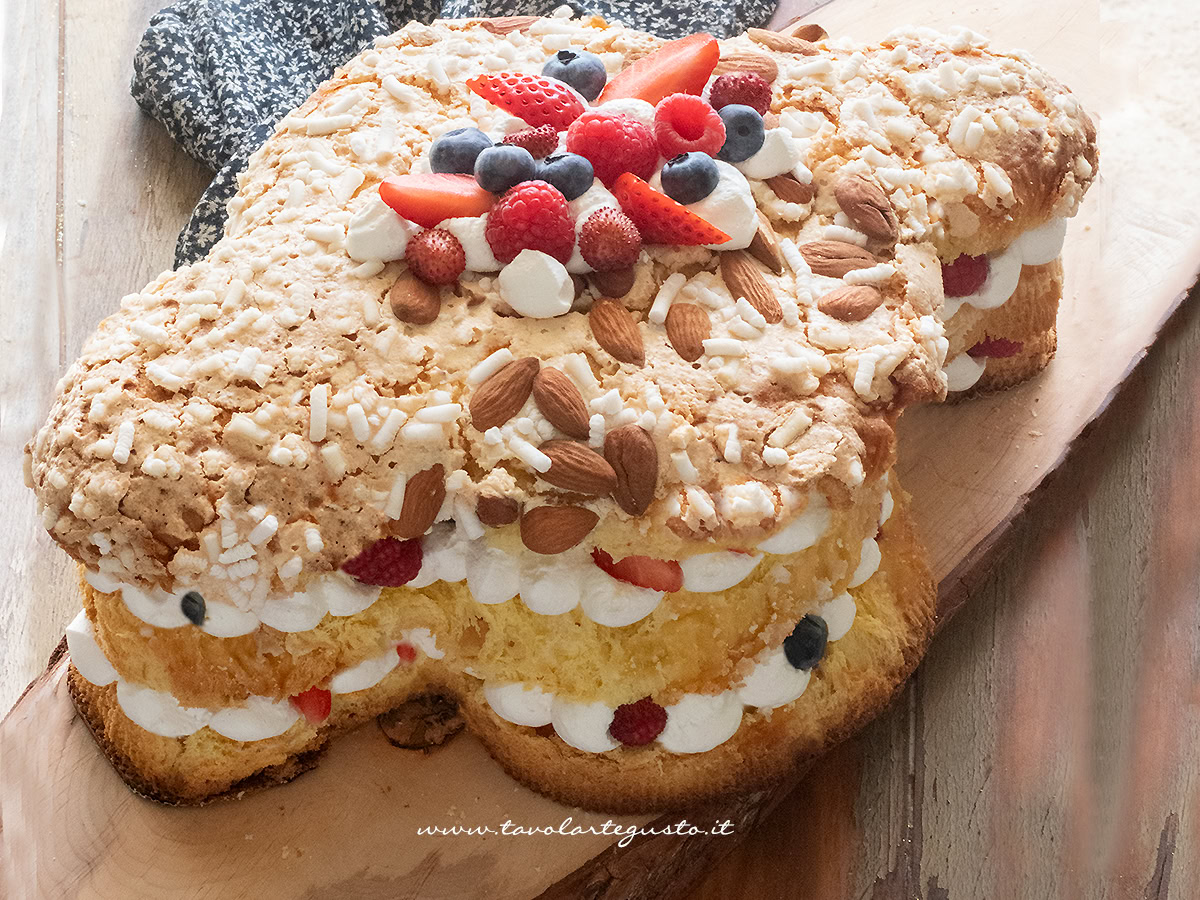Colomba farcita: Ricetta facilissima in 15 minuti!