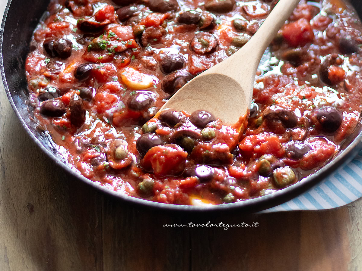 Sugo alla puttanesca: la Ricetta originale spiegata passo passo
