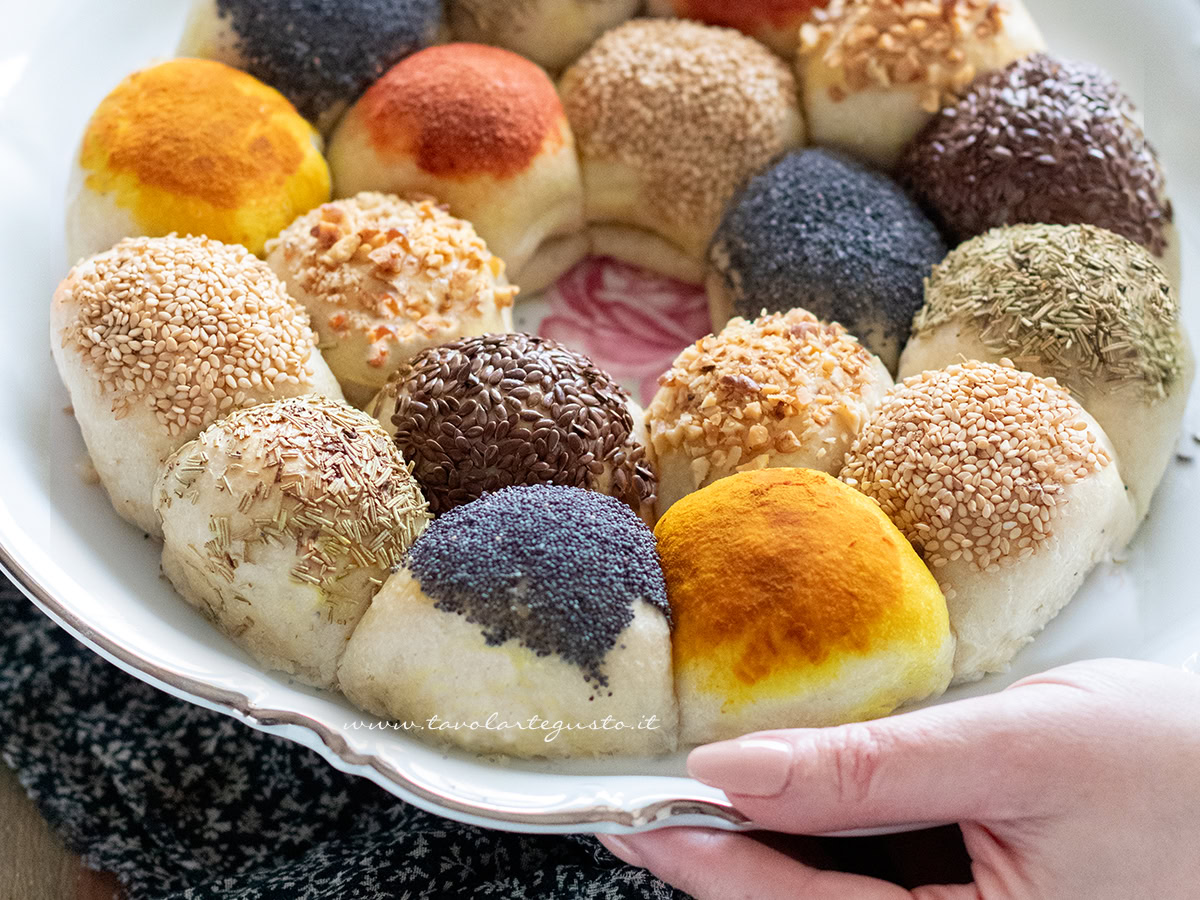 Ciambella danubio alle spezie (sfiziosa e colorata)