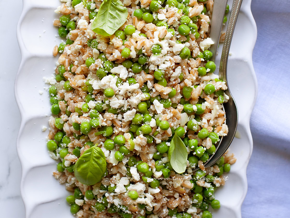 Farro con piselli (veloce, vegetariano, leggero)